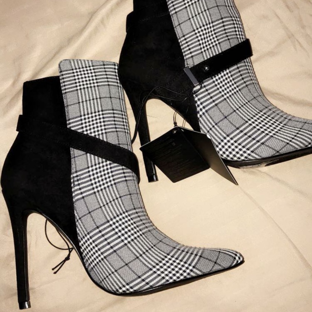 Plaid striped heels